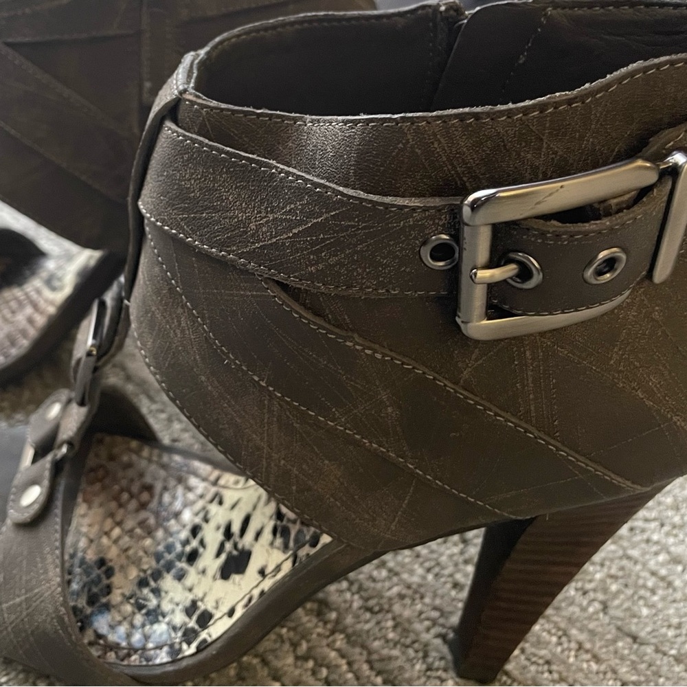 EUC Gianni Bini Heels